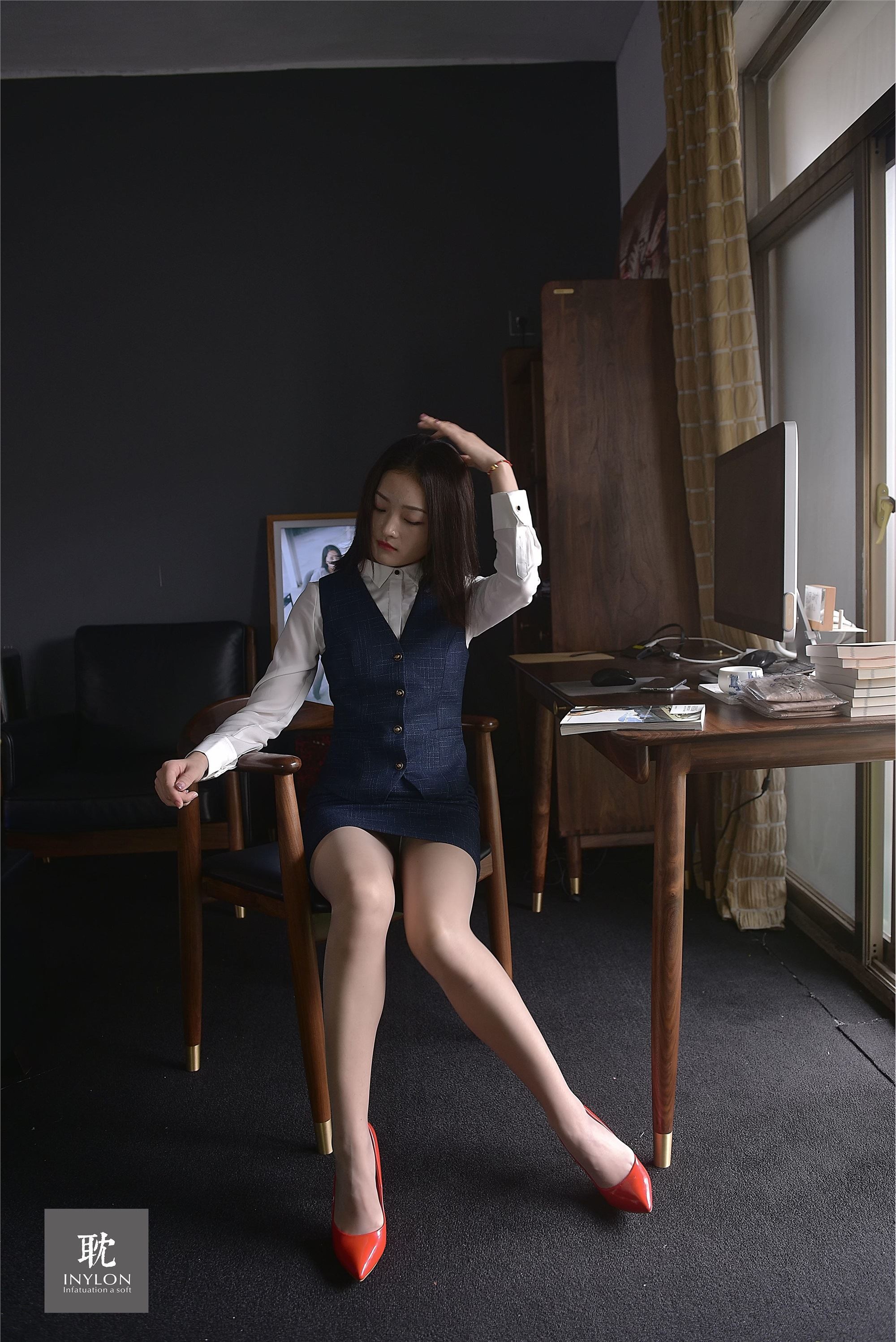 IESS异思趣向《普惠集242》- 模特：格格《主持人格格》